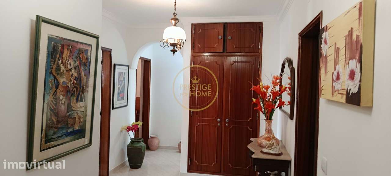 Apartamento T4 com garagem no centro de Loulé - Grande imagem: 2/37