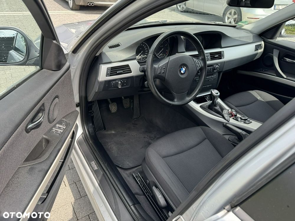 BMW Seria 3 318d - 15