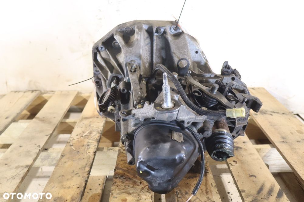SKRZYNIA BIEGÓW 5 BIEGOWA RENAULT CLIO IV 1.5DCI JR5335 - 2