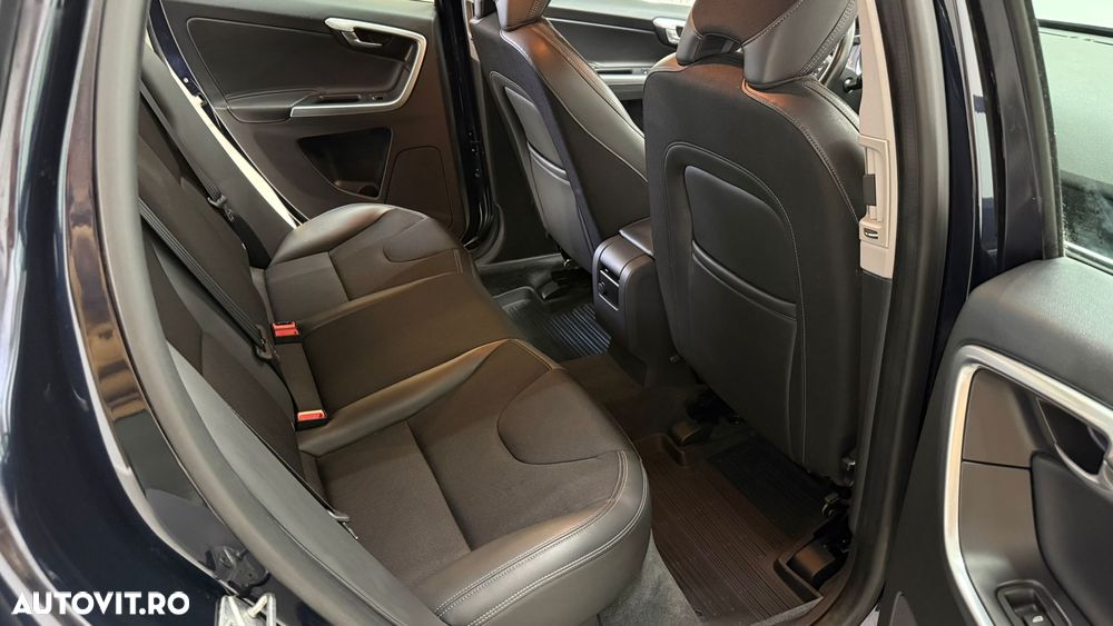 Volvo XC 60 D4 Momentum - 9