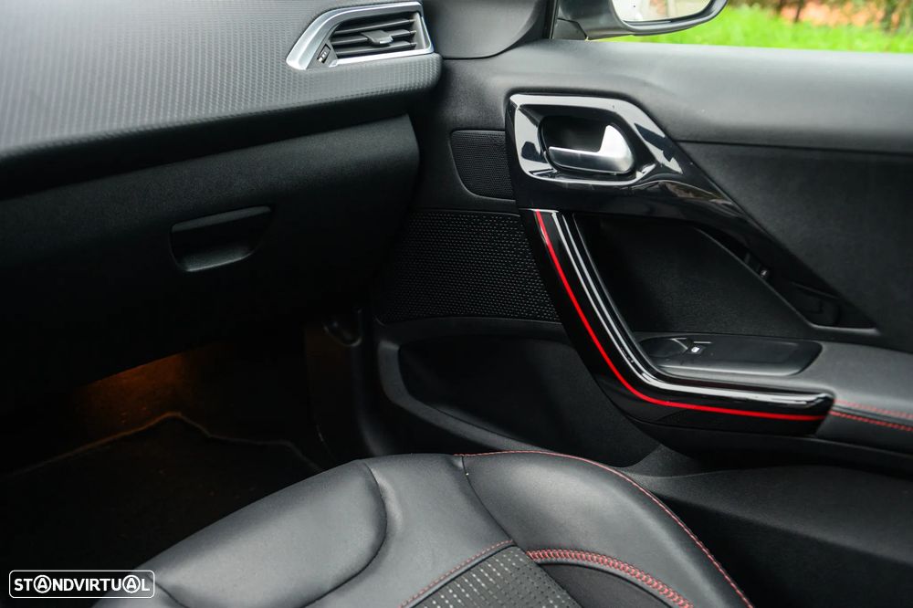 Peugeot 208 1.2 PureTech GT Line - 29