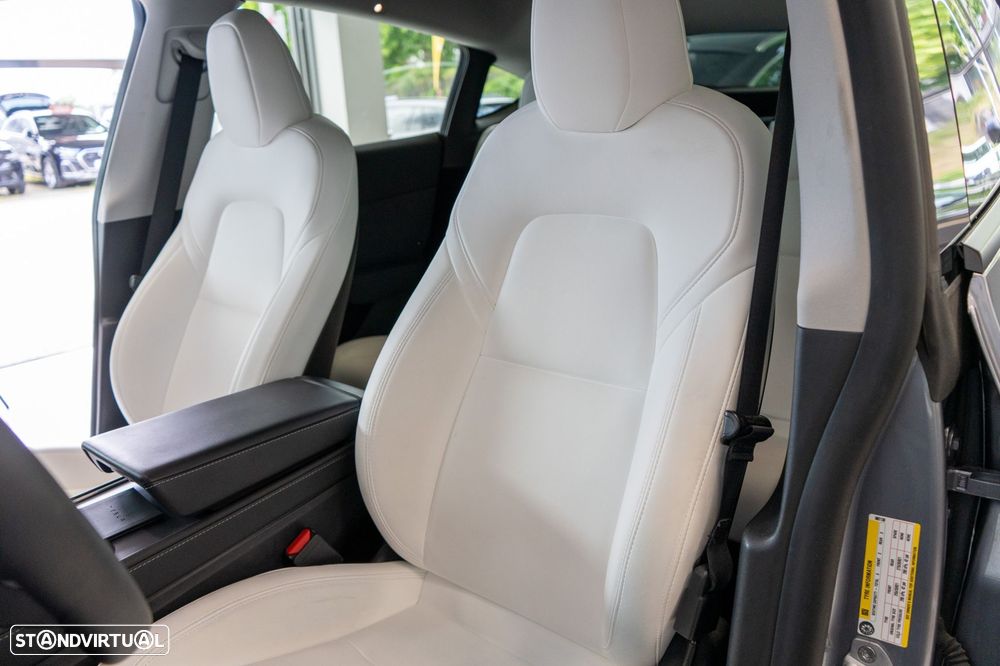 Tesla Model Y Performance Dual Motor AWD - 9