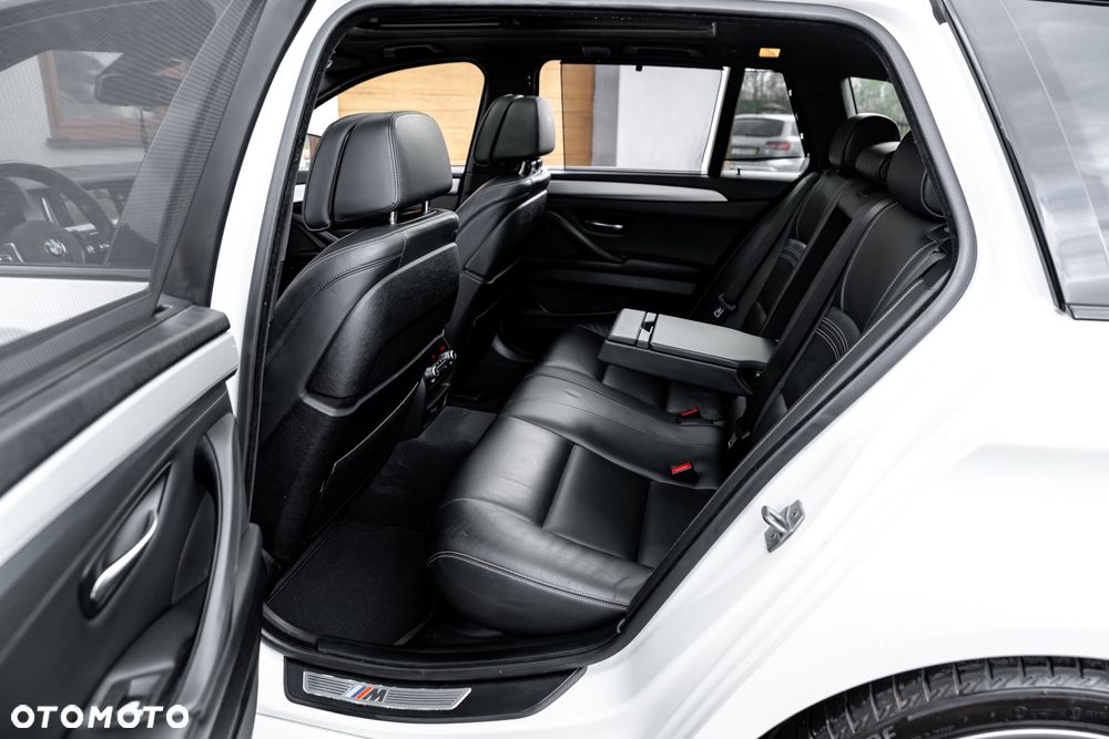 BMW Seria 5 M550d xDrive - 17