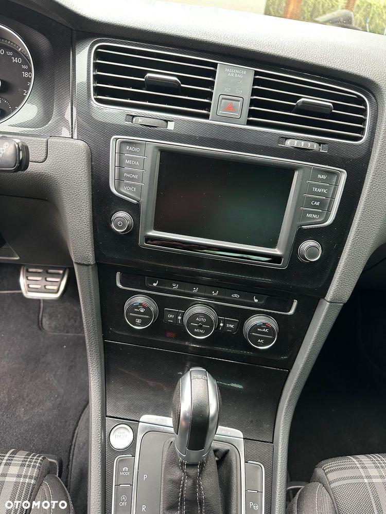 Volkswagen Golf - 33