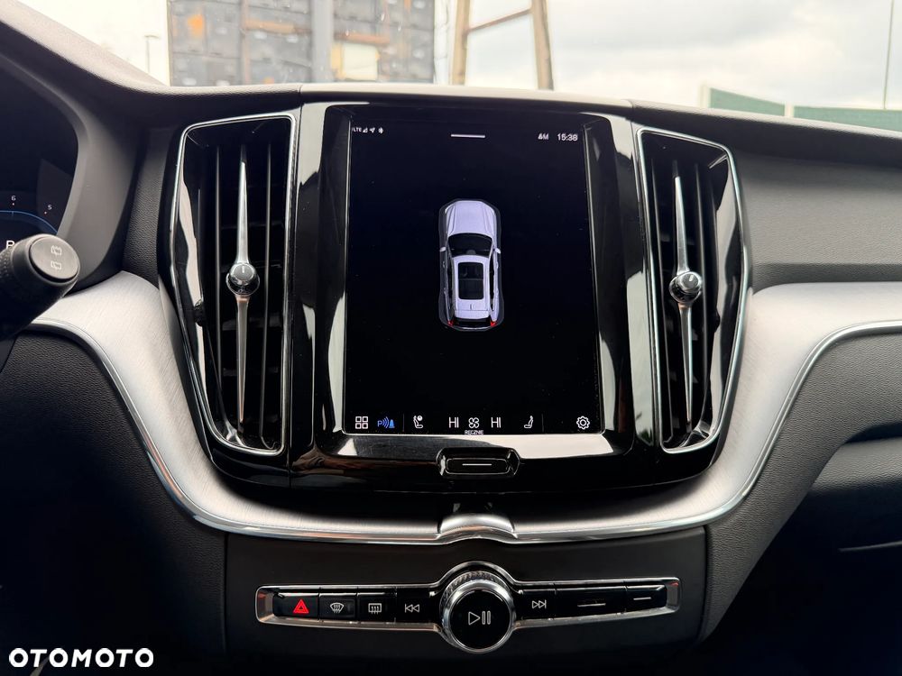 Volvo XC 60 B4 D AWD Momentum Pro - 31