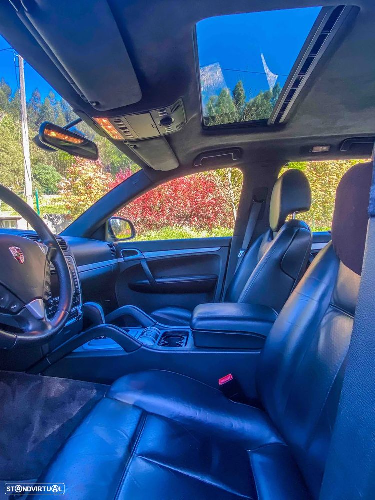 Porsche Cayenne Turbo - 10