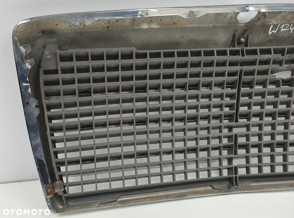 GRILL ATRAPA MERCEDES W124 - 12