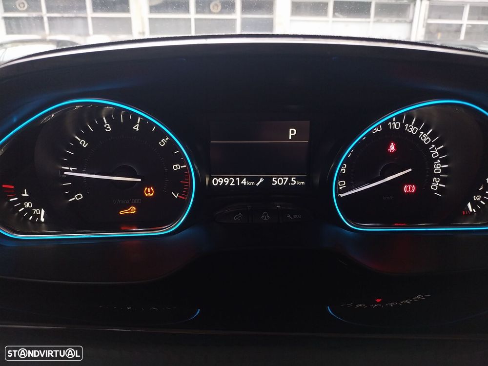 Peugeot 2008 1.2 PureTech Crossway EAT6 - 6