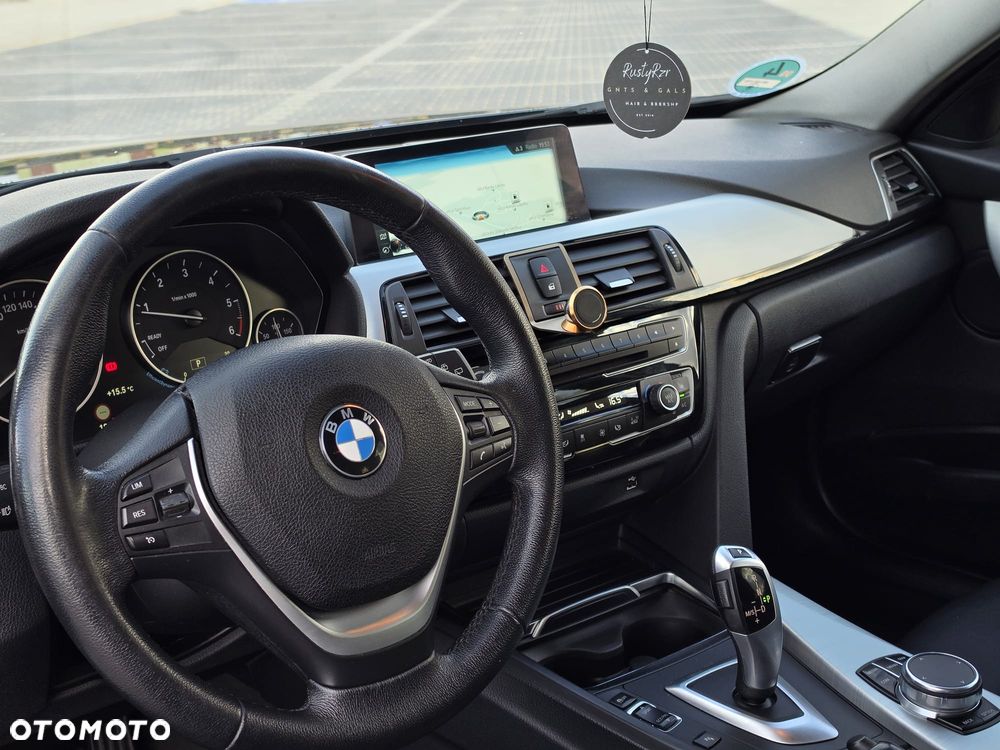 BMW Seria 3 320d Luxury Line sport - 13