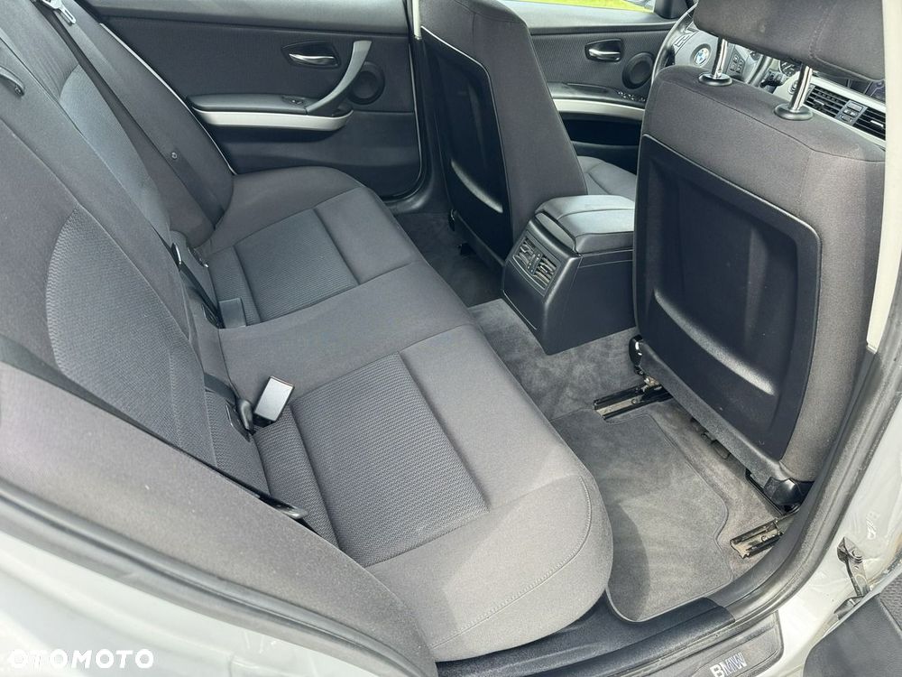 BMW Seria 3 318d - 25