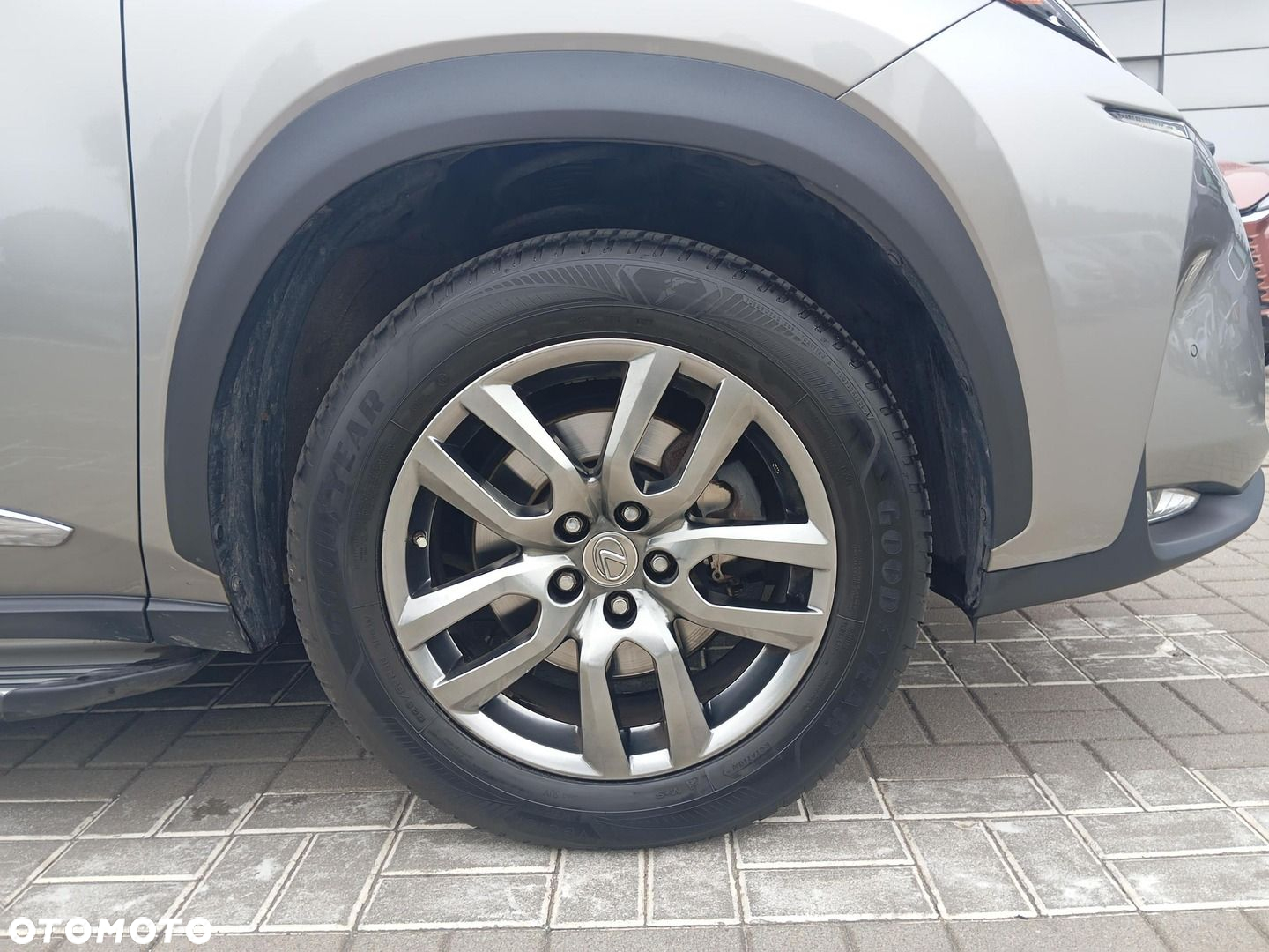 Lexus NX 300h Comfort AWD - 23