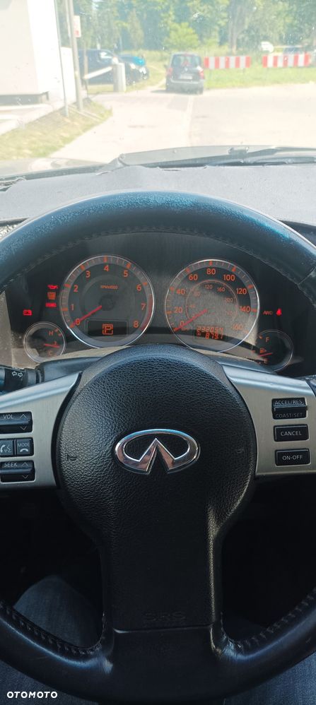 Infiniti FX - 12