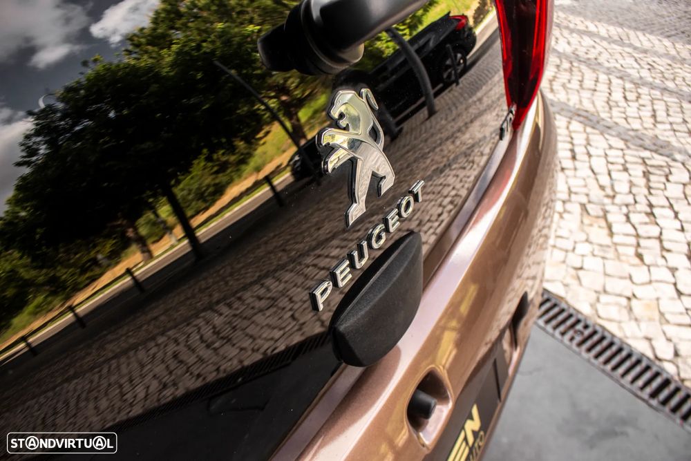 Peugeot 108 1.2 PureTech Top! Allure - 12