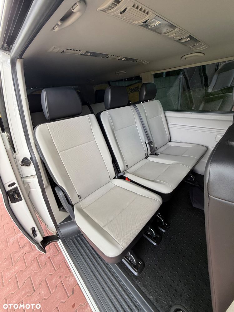 Volkswagen Caravelle - 11