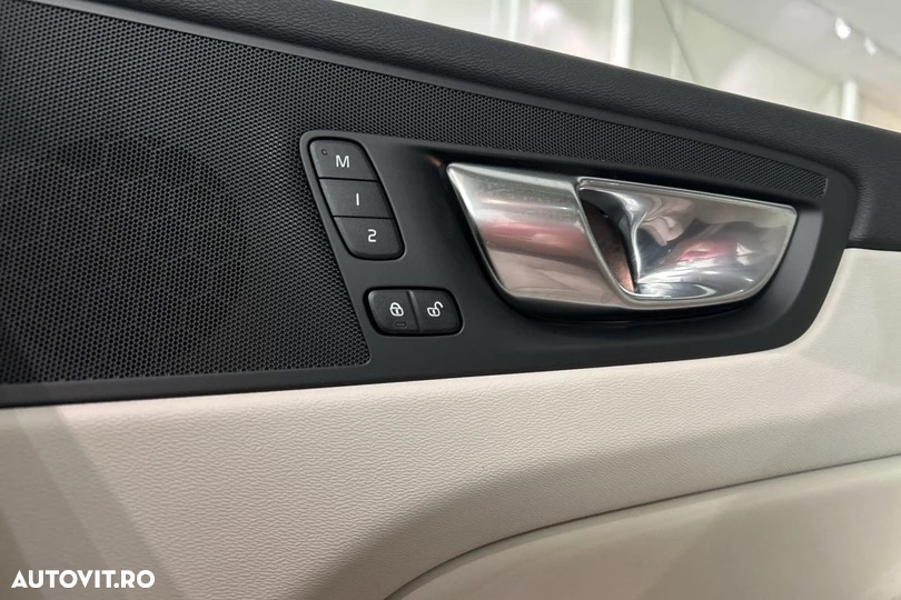 Volvo XC 60 T6 AWD Plug-in Hybrid Plus Bright - 12