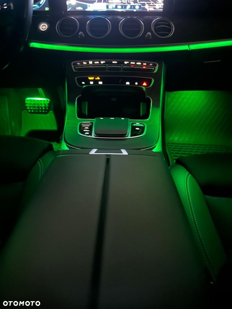 Mercedes-Benz Klasa E 220 d 4-Matic AMG/Avantgarde - 19