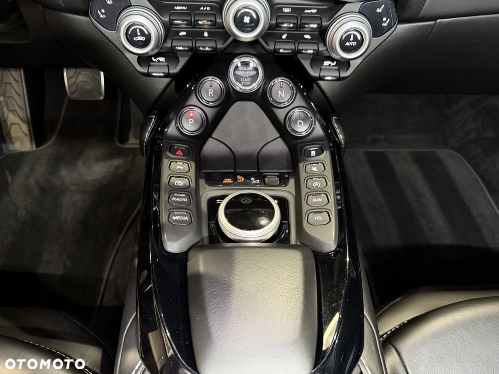 Aston Martin Vantage - 16