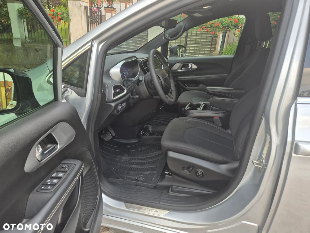 Chrysler Pacifica - 10