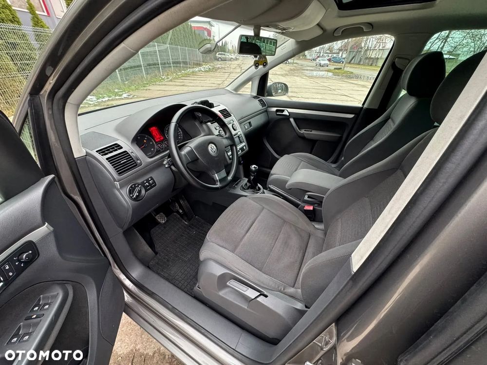 Volkswagen Touran 2.0 TDI Highline - 14