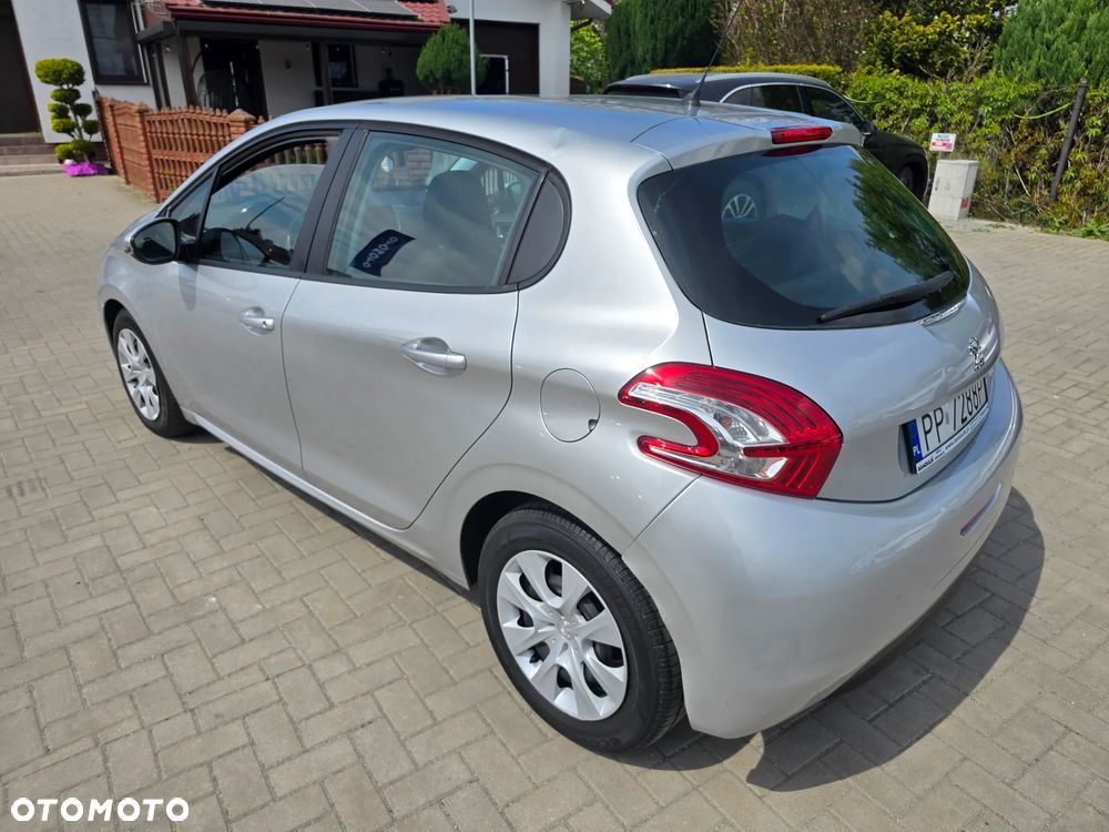 Peugeot 208 - 5