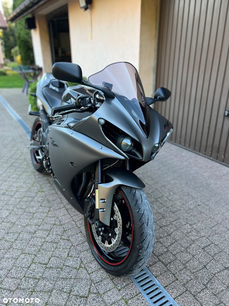 Yamaha R1 - 21