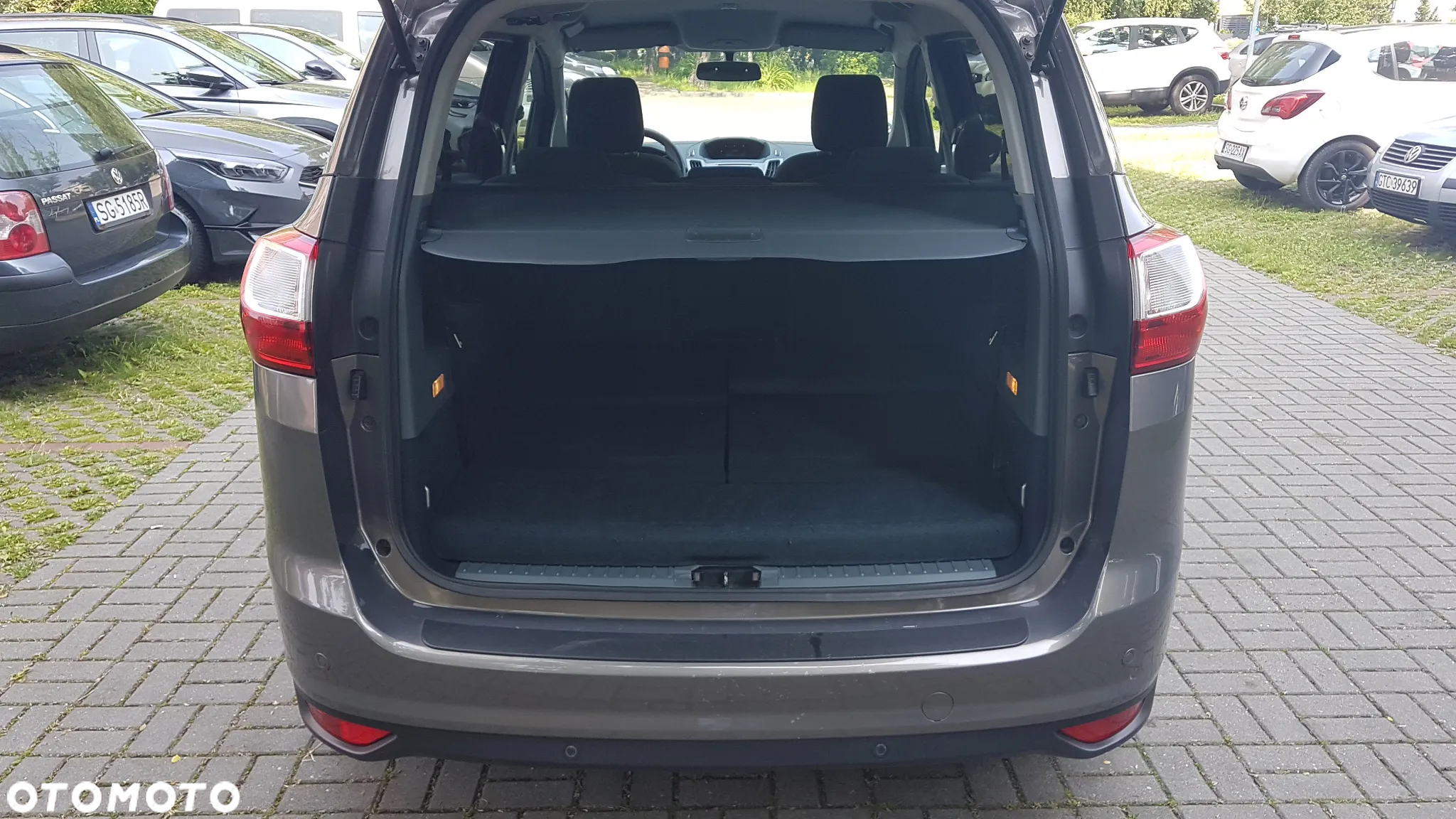 Ford Grand C-MAX - 32