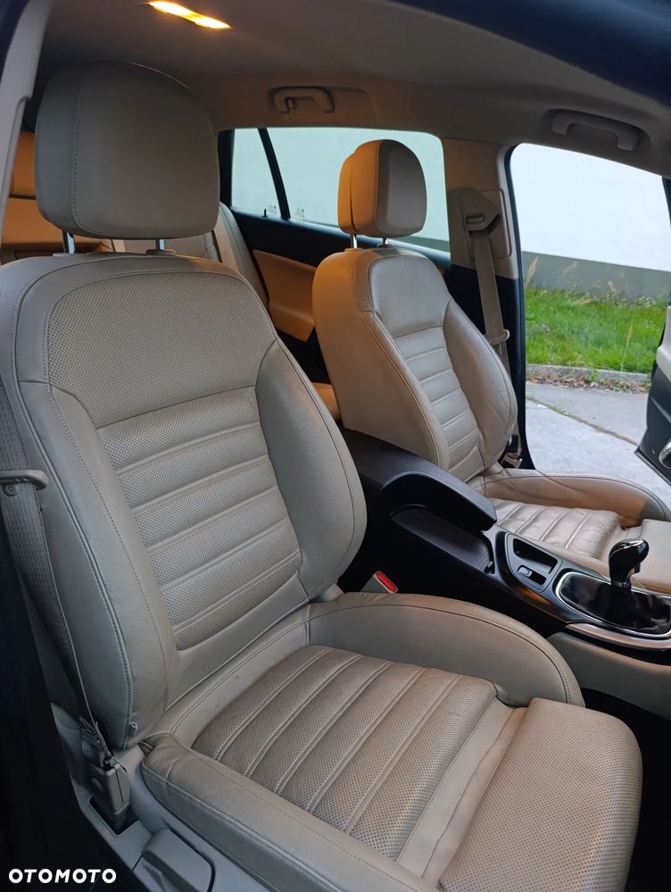 Opel Insignia - 35