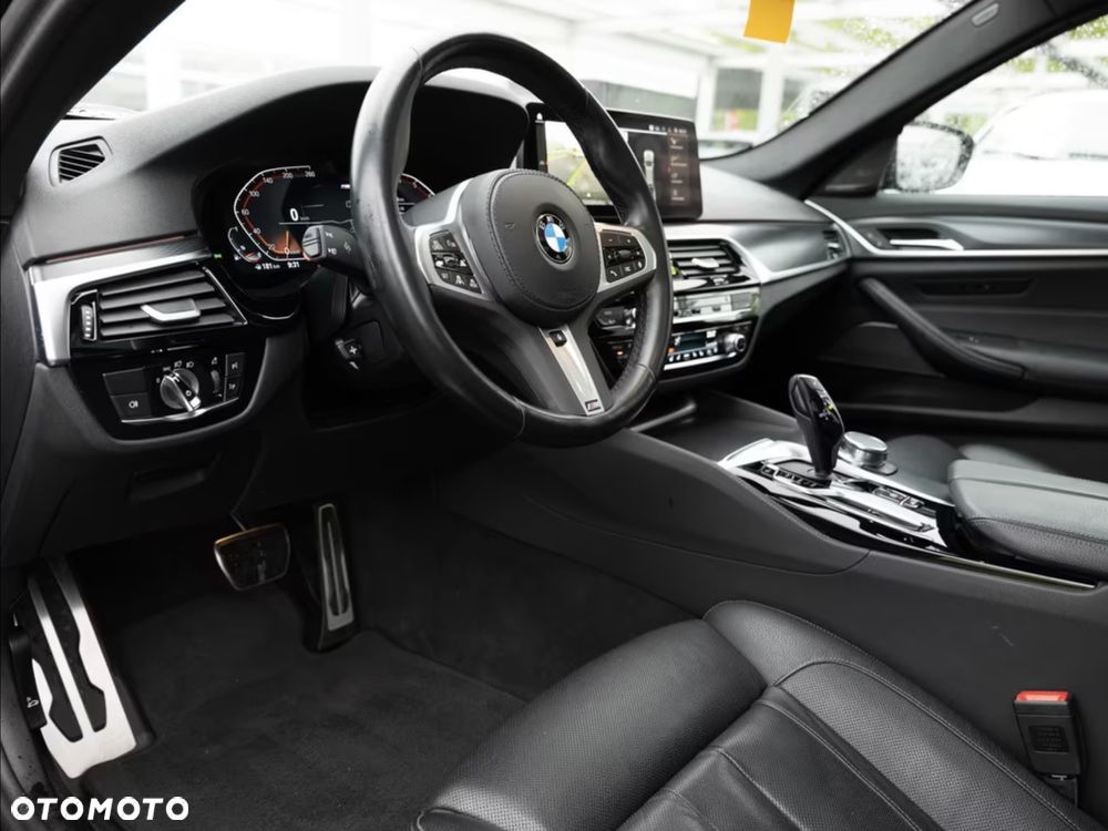 BMW Seria 5 540i xDrive - 27