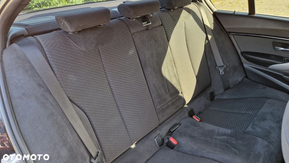 BMW Seria 3 320d - 16