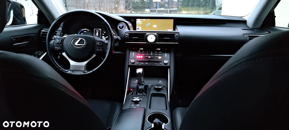 Lexus IS 300h Black - 6