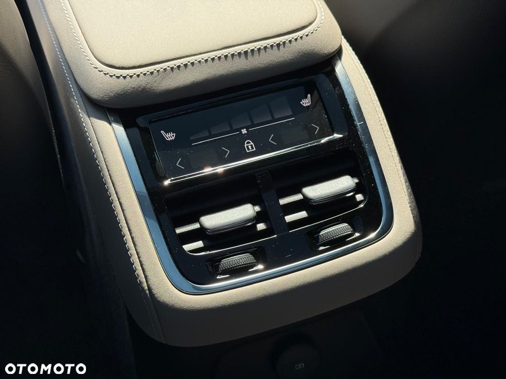 Volvo XC 90 T8 AWD Plug-In Hybrid Ultra Dark 7os - 28