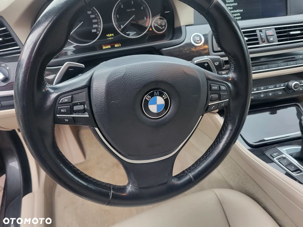 BMW Seria 5 525d - 17