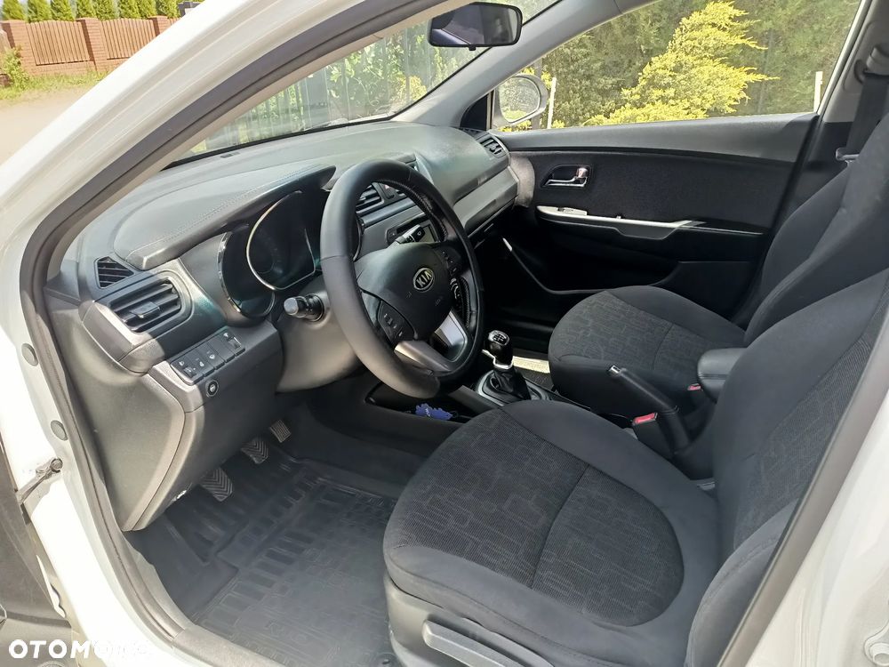 Kia Rio - 8