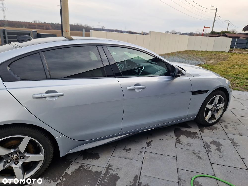 Jaguar XE 2.0 P300 AWD R-Dynamic SE - 6
