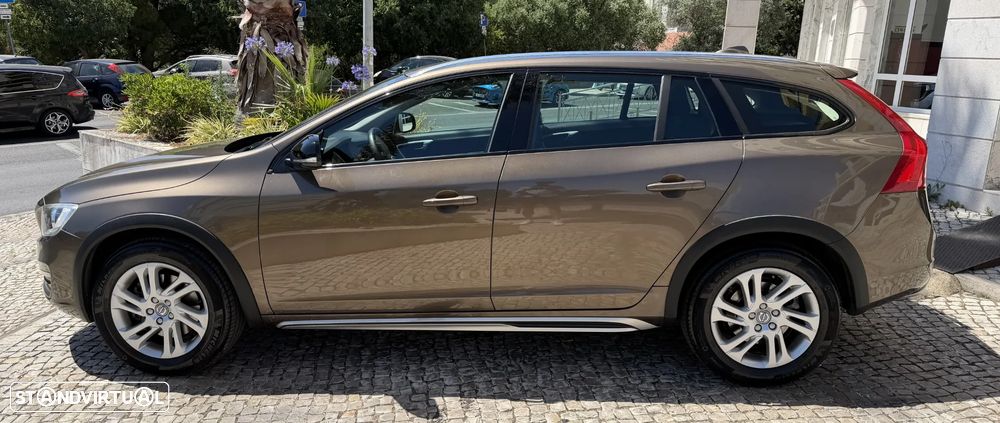 Volvo V60 2.0 D3 Momentum Geartronic - 8