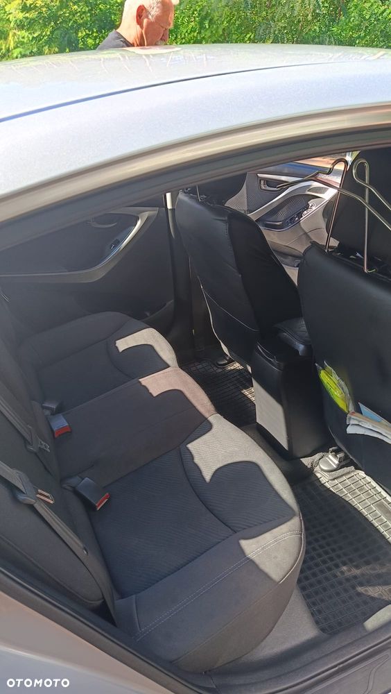 Hyundai Elantra 1.6 Comfort - 19
