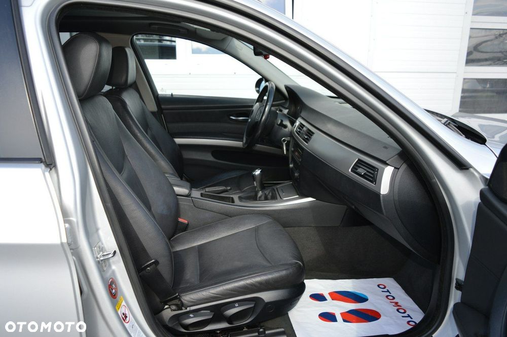 BMW Seria 3 320d - 25