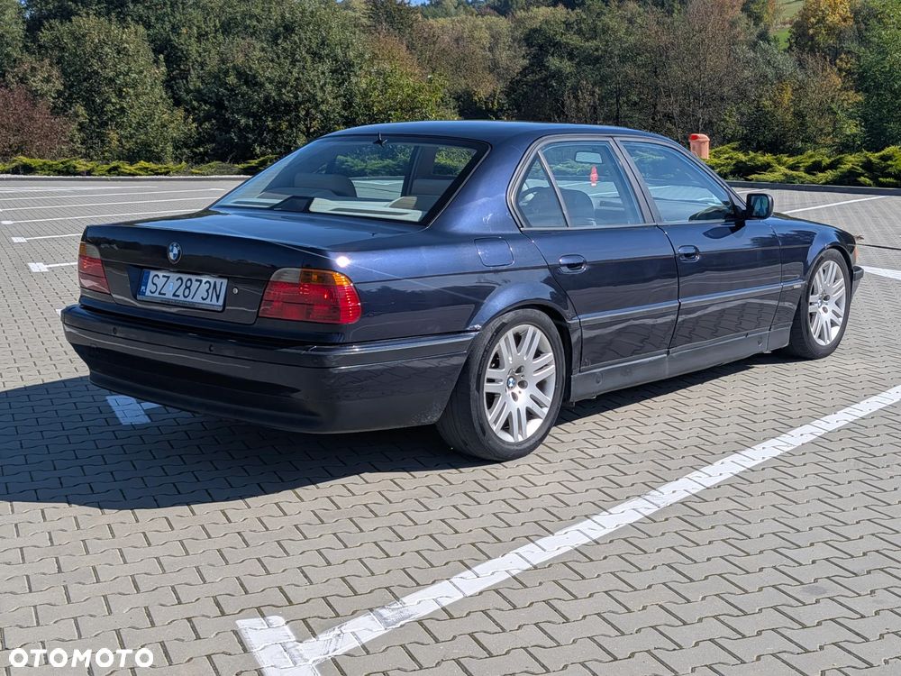 BMW Seria 7 735i - 5