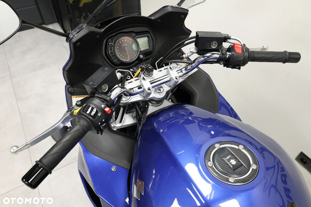 Suzuki GSX - 22