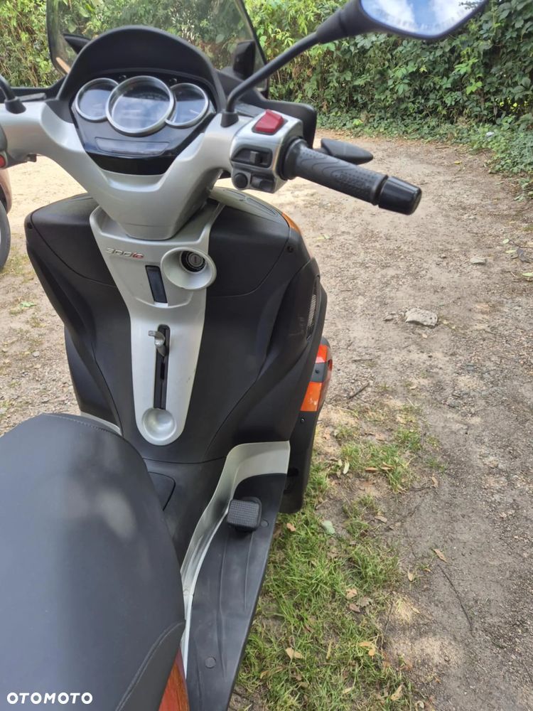Piaggio MP-3 - 4