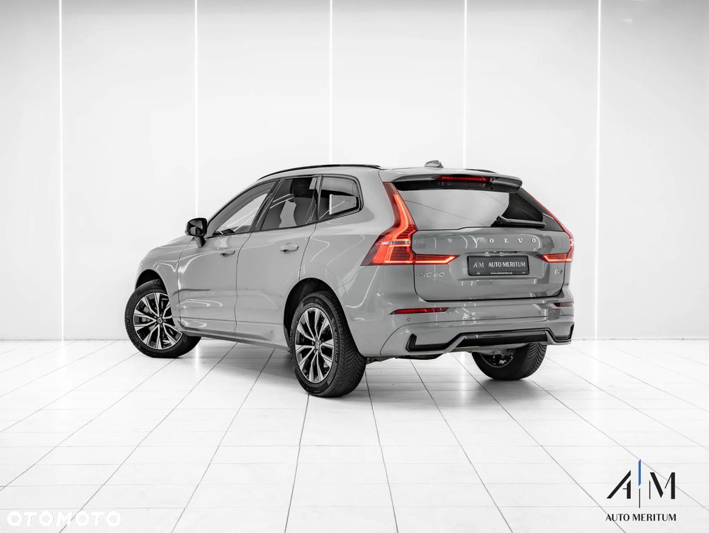 Volvo XC 60 B4 D AWD Plus Dark - 4