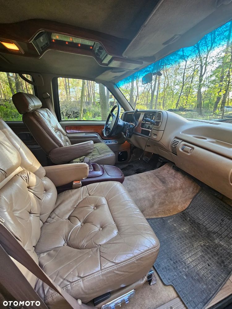 Chevrolet Suburban - 7