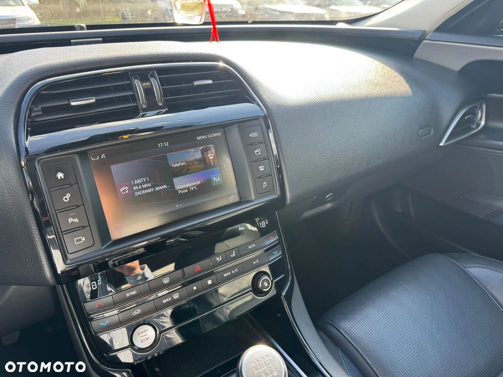 Jaguar XE 2.0 D Pure - 10