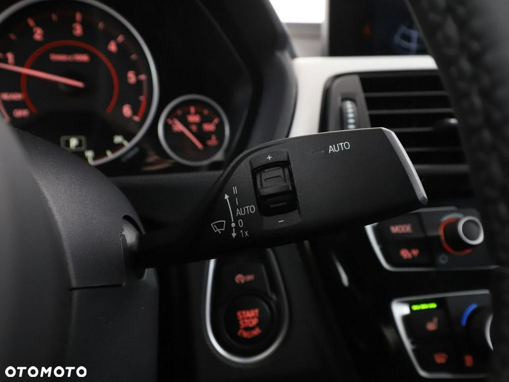 BMW Seria 3 318d M Sport - 33