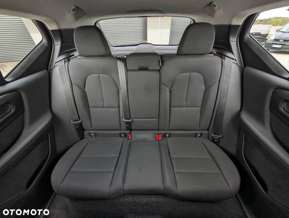 Volvo XC 40 T3 Momentum - 36