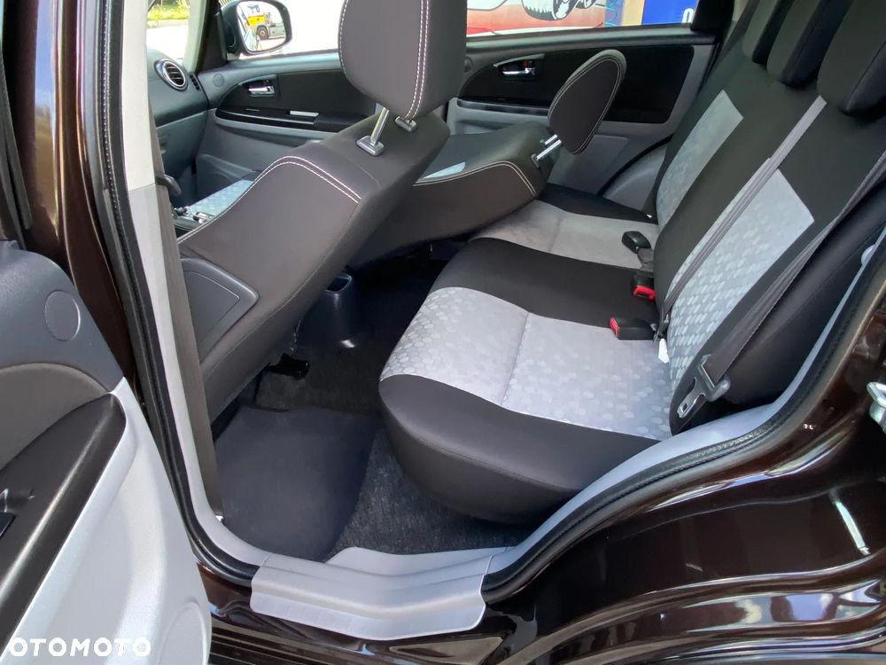 Suzuki SX4 1.6 Comfort Plus - 35