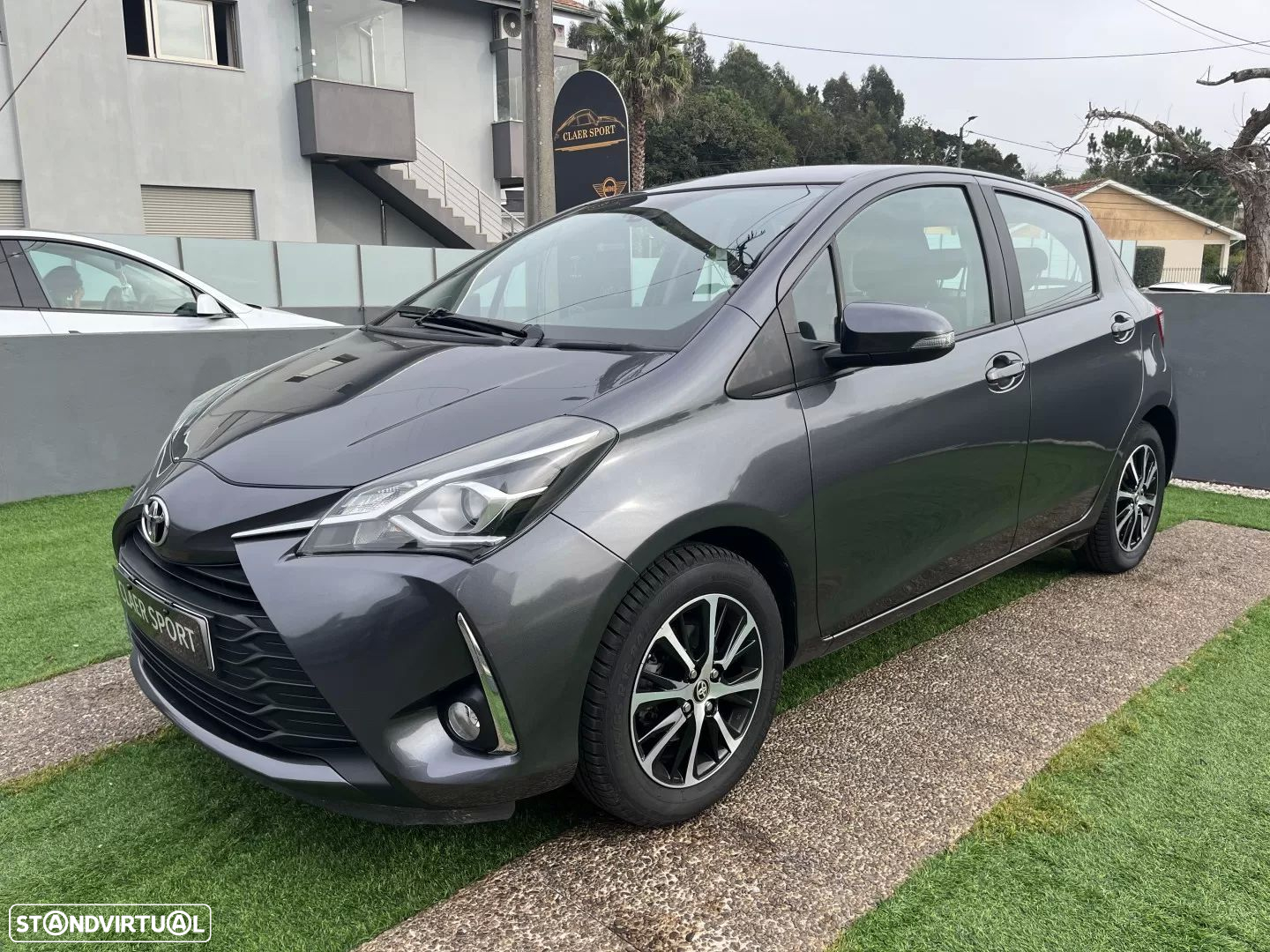 Toyota Yaris 1.0 VVT-i Exclusive - 3