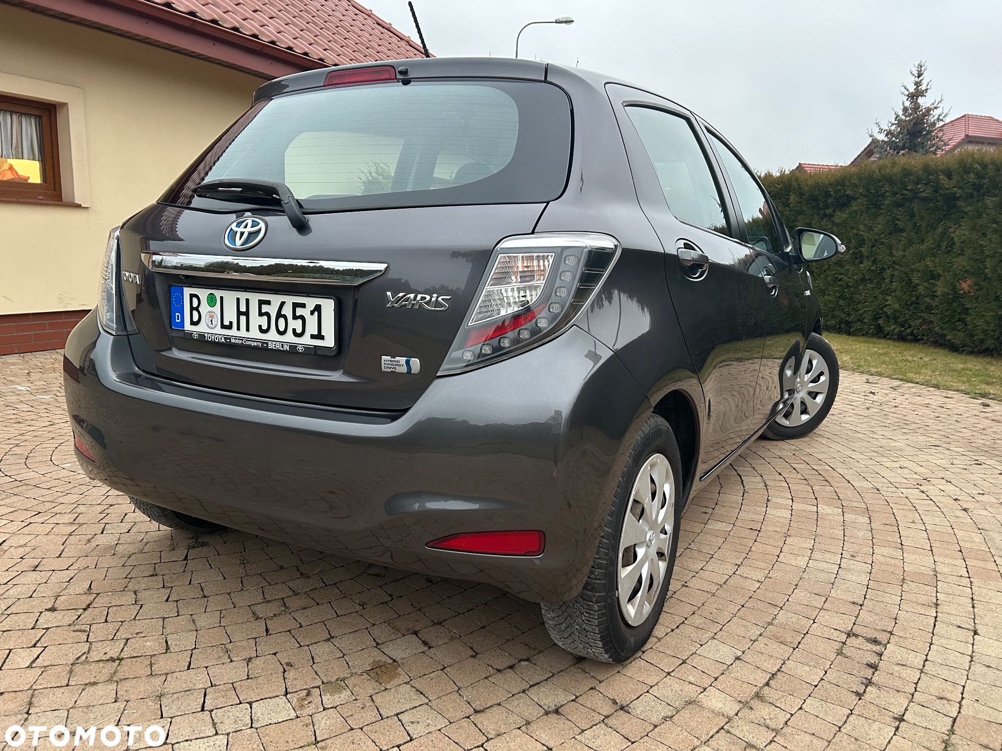 Toyota Yaris Hybrid 100 Active - 27