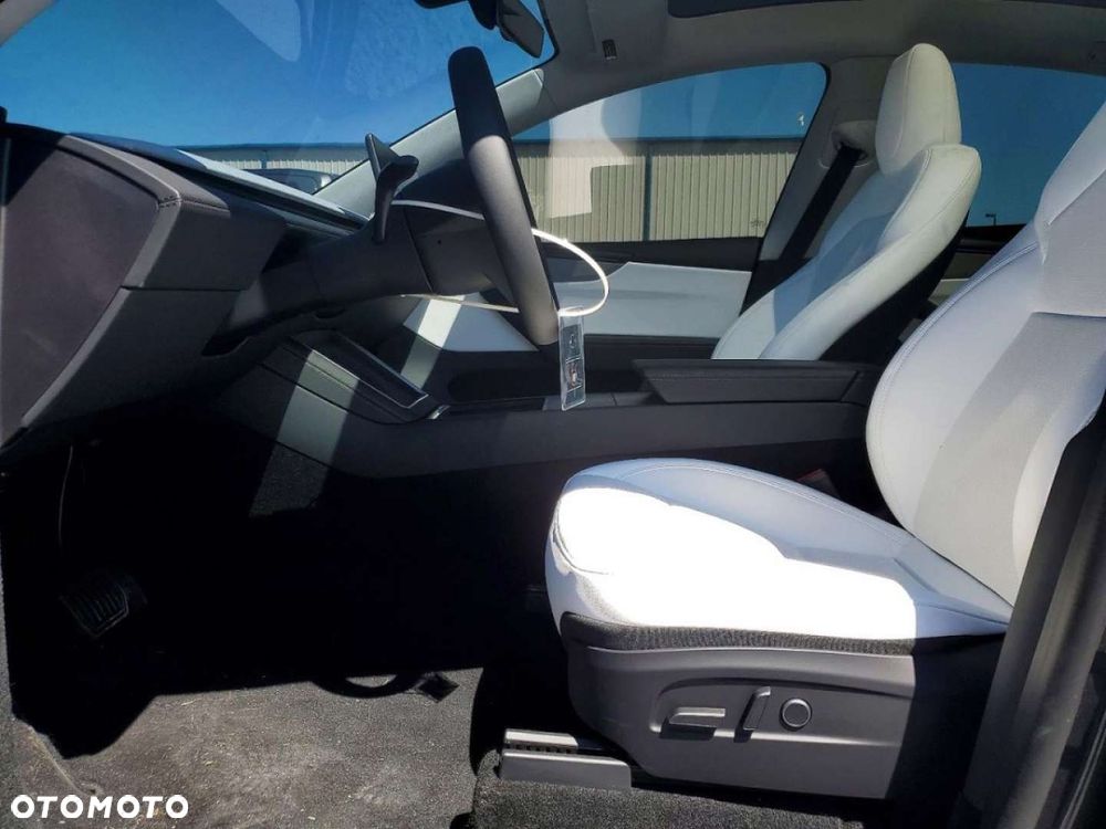 Tesla Model Y - 10