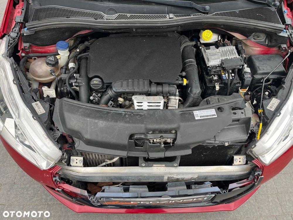 Peugeot 208 - 16